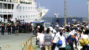 Miyake residents start evacuation